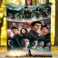 Newt Thomas in The Maze Runner printed throw blanket—lightweight,soft,warm;versatile blanket for all seasons—perfect as &air-conditioning throw,nap bl 80cmx120cm gray