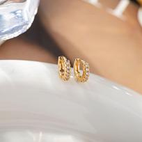 Women's Exquisite Gilded Ear Cuff: Elegant, Personalized Cartilage Stud Earrings with a Simple, Cool Aesthetic brown