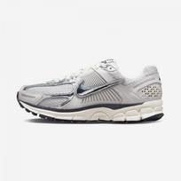 Nike Women S Nike Zoom Vomero 5 Fd0884 025 US 9