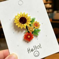 Cute Animal Acrylic Brooch Cartoon Fox Corgi Hedgehog Sunflower Badge Lightweight Lapel Pin For Clothing Bag Decoration Gift A3 yellow