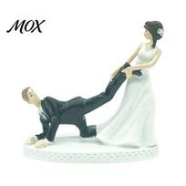 Funny Wedding Cake Toppers Runaway Bride and Groom Figurine, Topper Decor, Humorous Keepsakes Resin Couple Desktop Ornament for Engagement Bridal A white