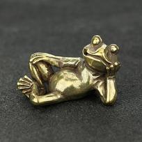Mini Cute Vintage Brass Frogs Statue Decoration Ornament Sculpture Sleeping Thinking Frog Home Office Desk Ornament Toy Gift beige