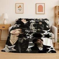 Kpop Hyunjin Stray Kids Muzikinis flanelinis pledas Minkštas šiltas pledas miegamajam svetainei lovai kelionei stovyklavimui iškylai Dovana 80x120cm black