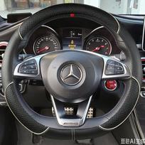 Pynimo juoda zomšos ir odos automobilio vairo apdangalas Mercedes-Benz A 45 AMG C 43 63 CLA 45 CLS 63 AMG E 43 63 2015-2018 smėlis