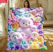 Spalvotas meškiukas su gėlėmis, plokščio 2D dizaino pledas, puikiai tinkantis lengvam namų dekoravimui. Idealiai tinka naudoti ant sofa-lovų 150x180cm