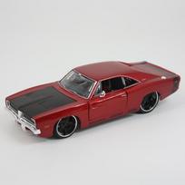Maisto 1:24 1969 Charger R/T Diecast Model, Static Sports Car with Gliding Function, Alloy Collectible Ornament
