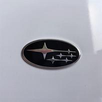 Subaru Forester vairo emblema Subaru XV Liūto ragų emblema Subaru emblema xv juoda