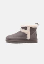 UGG Auliniai batai 'Classic Mini Heritage' žalia