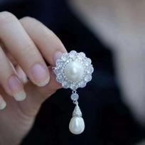 Queen's Brooch 9-10MM Natural High Quality Freshwater Pearl 9-10MM Water Drop Pearl Pendant Dual-Use Wedding Brooch Pins Platinum Plated gray