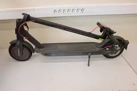 Išparduodama. Xiaomi Mi Electric Scooter Pro 2 (Juodas) Xiaomi Mi Electric Scooter Pro 2 600 W 25 km/h 3 mėn. Juodas USED SCRATCH