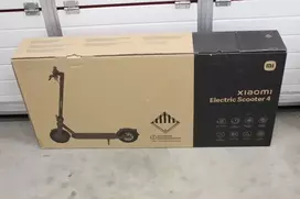 Išparduodama. Xiaomi Electric Scooter 4 EU Xiaomi Electric Scooter 4 EU 300 W 25 km/h 10 " 6 mėn. Juodas DEMO SCRATCHED MISSI