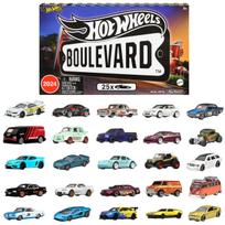„Hot Wheels Boulevard 25“ automobilių gamyklos transporto priemonė „25 Mini Ages 3“ ir „Multi HRW96“ rinkinys, žaislas, automobiliai, aukštyn,