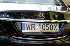 „Mercedes C Class W205“ – chromuotas bagažinės apdaila – bagažinės dangčio akcentas – aukščiausios kokybės automobilio galinė detalė – blizgesio stiprinimo derinimas