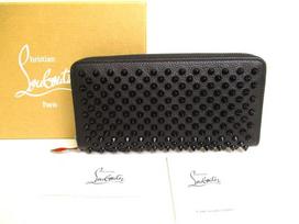 Autentiška Christian Louboutin Panettone juodos odos piniginė su kniedėmis, apvaliu užtrauktuku #9877 Atidaryta dėžutė