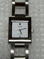 CASIO / Fashionable quartz wristwatch Brand unused box instruction manual. gray