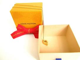 Autentiškas LOUIS VUITTON paauksuotas LV & ME karoliai raidė P #9683 Pardavėjo atnaujintas