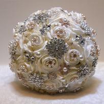 Fancy 9.8in Bridal Wedding Bouquet with Crystal Pearl Artificial Silk Rose Flower Bouquet for Bride Wedding Quinceanera 25cm-9.8inch balta