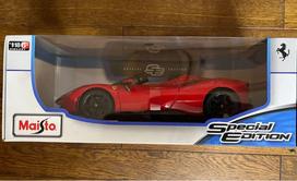 Maist 1/18 Scale Ferrari SF90 Spider Die-Cast Model Car gray