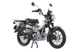 Aoshima Bunka Kyozai Pilnai surinktas Honda CT125 Hunter Cub matinis šarvuotas sidabrinis dažytas (AOSHIMA) Motociklas, Metalinis, Lietas, black