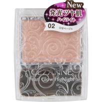 CEZANNE Cezanne Pearl Glow Highlight 02 Rose Beige odos makiažas Užtepkite reikiamą kiekį ant šepetėlio ir sutrinkite į T zoną, paakius, smakrą.