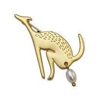 Creative Kangaroo Pearl Brooches Light Luxury Pin Badge Buttons Brooch Vintage Versatile Clothing Jewelry Accessories Gifts beige