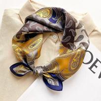 Natūralaus šilko kaklaskarės Moteriška foulard Mielas braškių raštas 100% tikro šilko kvadratinė skara moterims Rankinės juostelė Plaukų juosta Skarelė 53x53CM black