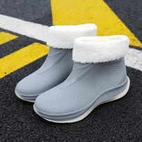 Moteriški lietaus batai yra madingi, lengvi, su storu padu, atsparūs dėvėjimuisi, nepralaidūs vandeniui ir neslystantys, kai dėvimi lauke. 36 white