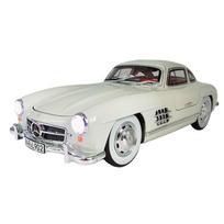 Mercedes-Benz 300SL Gullwing Coupe 1:24 Scale Diecast Model Car - White Edition white