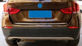 BMW X1 E84 - chromuota CHROME JUOSTA ant galinio bagažinės dangčio