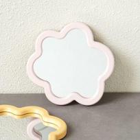 Prie sienos montuojamas gėlės formos MDF veidrodis white