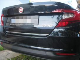 Fiat TIPO Sedanas - Chromuota bagažinės apdaila - Hečbeko akcentas - Aukščiausios klasės automobilio galinės dalies detalė - Blizgesio stipriklis