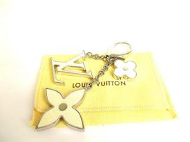 Authentic LOUIS VUITTON White Silver Bag Charm Key Holder Sac Fleures du epi #9731  Seller refurbished