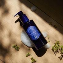 Roy B Bergamot & White Rose Perfumed Body Wash beige