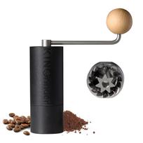 KINGrinder P2 Lengvas rankinis maltas kavos malūnas Kūginis metalinis peiliukas su puikiu vienodumu Kavai lašinamai, talpa 20g black
