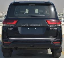 „Toyota Land Cruiser 2021+“ chromo bagažinės apdaila – bagažinės dangčio akcentas – aukščiausios kokybės automobilio galinė detalė – blizgesio stipriklis