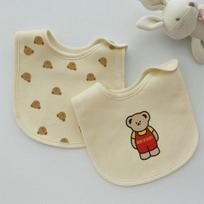 U-shaped waterproof bib A type cotton bedding for 0-3 year old newborn baby food muffler, heart bear (waterproof cotton), 1 piece beige
