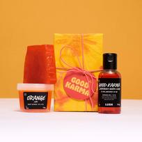 [Lush] Geros Karamos 3 dalių kūno priežiūros dovanų rinkinys red