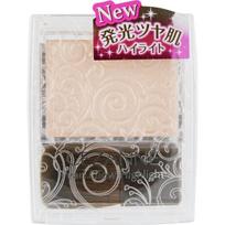 CEZANNE Sezanne Pearl Glow Highlight 01 Champagne Beige odos makiažas Užtepkite reikiamą kiekį ant šepetėlio ir sutrinkite į T zoną, po akimis,