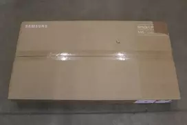 Monitorius Išparduodama. Samsung S32FM801UU 32 in VA 4K UHD (2160p) 3840 x 2160 at 60 Hz 400 cd/mÂ² HDMI USB-C 65 Watt Height pivot (rota