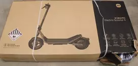 Išparduodama. Xiaomi Electric Scooter 6 GL Xiaomi 24 mėn. PAŽEISTA PAKUOTĖ AND PAINT (FRONT - LEFT AND RIGHT SIDE)