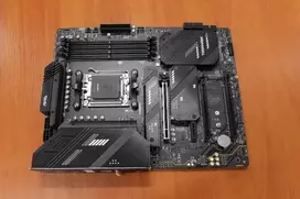 Pagrindinė plokštė Išparduodama. MSI MAG X670E TOMAHAWK WIFI Processor family AMD Processor socket AM5 DDR5 Number of SATA connectors 4 USED REFURBISH