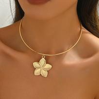 Elegant Gold Flower Pendant Choker Necklace with Versatile Plain Ring brown