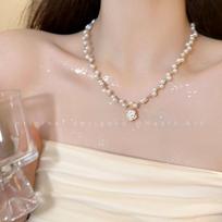 Korean Fashion Pearl Chain Choker Necklace for Women Girls Trend Jewelry Shiny Bowknot Pendant Necklace Bridal Engagement beige