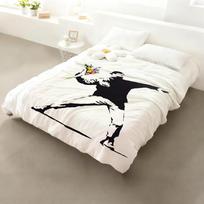 B-Banksy gatvės meno pledas flanelinis pledas: Minkštas, draugiškas vaikams, šiltas, antistatinis, visų sezonų, skalbiamas, sofa, lova, namai 75x90cm white