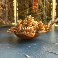Ekologiški avinžirnių makaronai  FUSILLI su jūros dumbliais Nori : svoris - 300 g