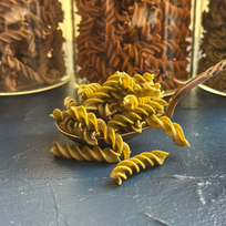 Ekologiški žirnių makaronai FUSILLI su jūros dumbliais Wakame : svoris - 100 g