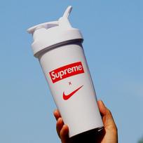 Shaker Cup Gym Protein Powder Bottle, Plastic Sports Water Bottle for Men, Available in Stock, One Piece. Single Layer 600ml