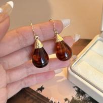 Retro Amber Earrings for Women Elegant Waterdrop Design Unique Fashion Trend Dangle Studs High-End Sensation Accessory brown