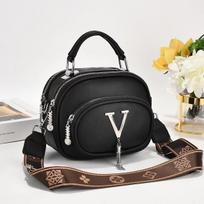 The New Versatile Macaron Single-shoulder Crossbody Bag Has A High Level of Appearance, Is Trendy and Fashionable, and Is A Simple Handbag for Women . white