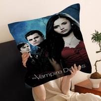 Klasikinis filmas The Vampire Diaries Personalizuota pagalvės dulkių užvalkalas Miegamojo Vaikų vakarėlio dekoracija Pagalvės užvalkalas Gimtadienis Vaikų dovana 40x40 cm gray